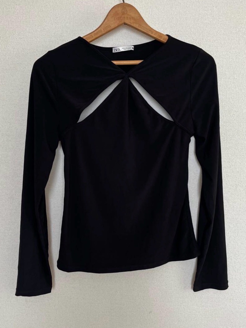 ZARA black long sleeve top with cutout detail in size M  🖤